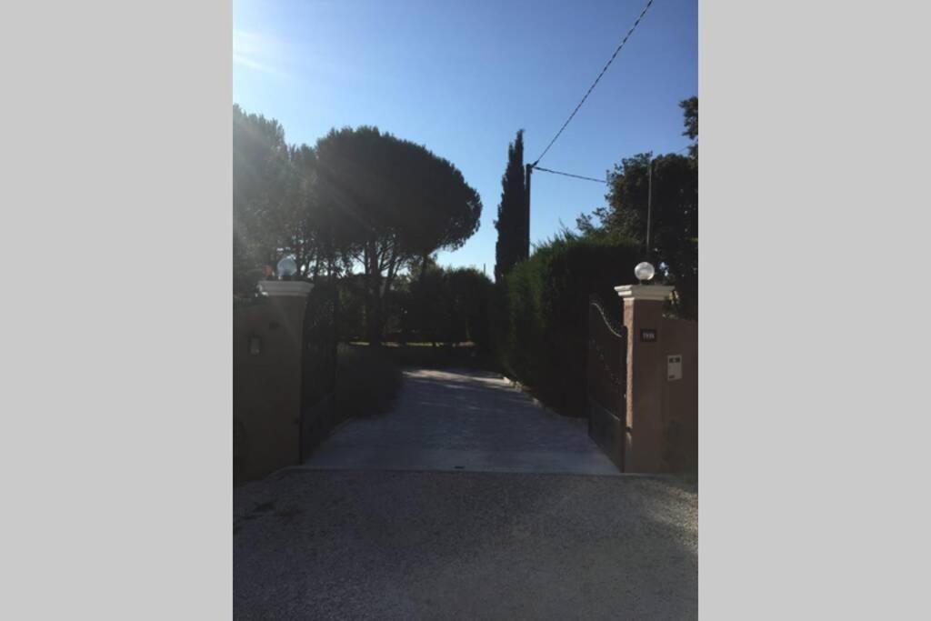 Gite 2 Pieces Au Calme Les Arcs-sur-Argens Exterior photo